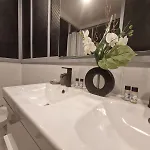 Elegant Pera Apartmán *