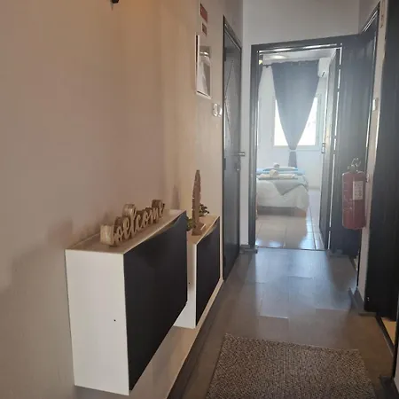 Elegant Pera